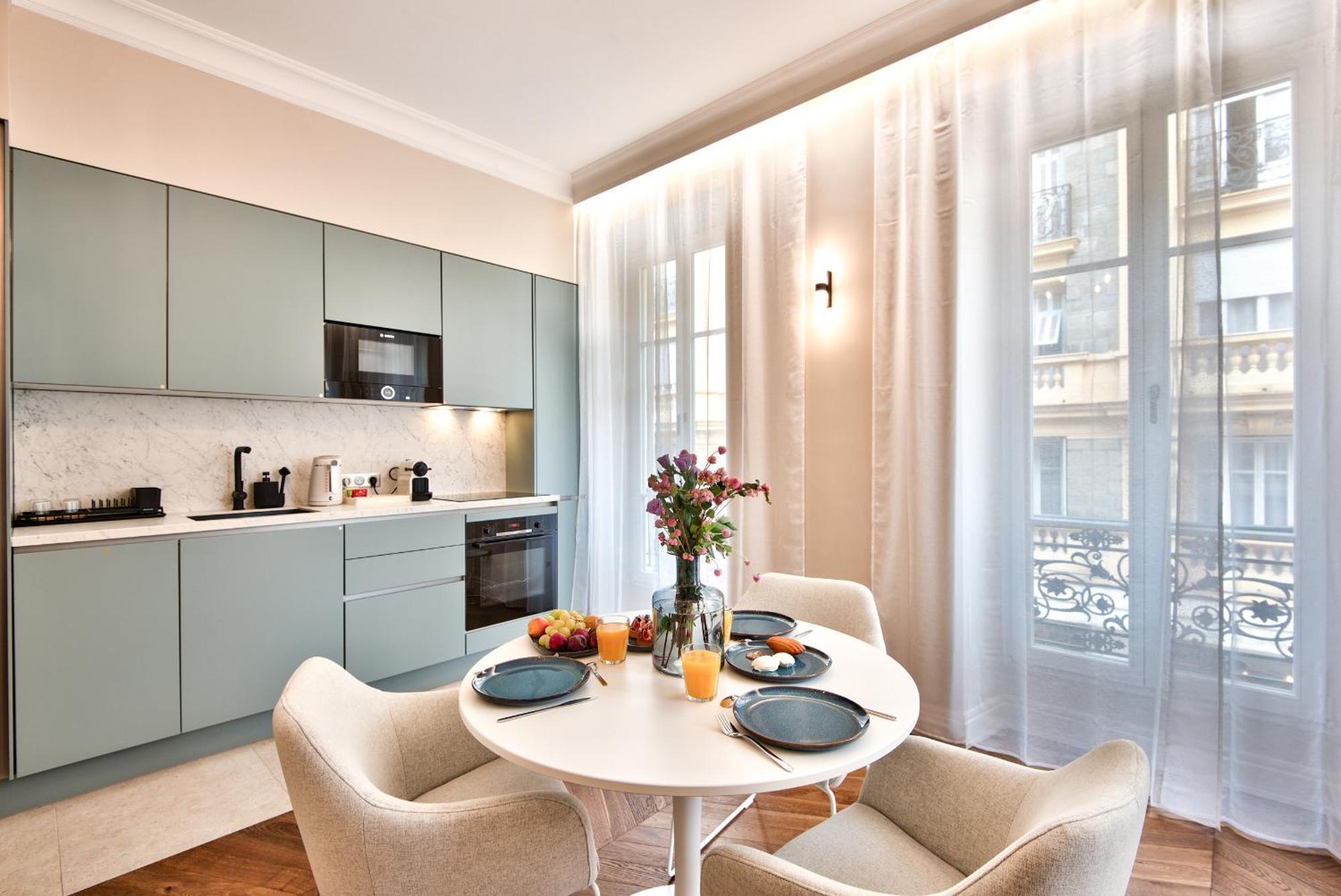 9 Alberti Centre *